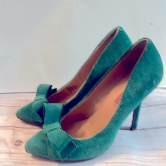 Betsy Johnson Remixx Bow Suede Pointed Toe Heels Sz 7.5 Women - Picture 2 of 10